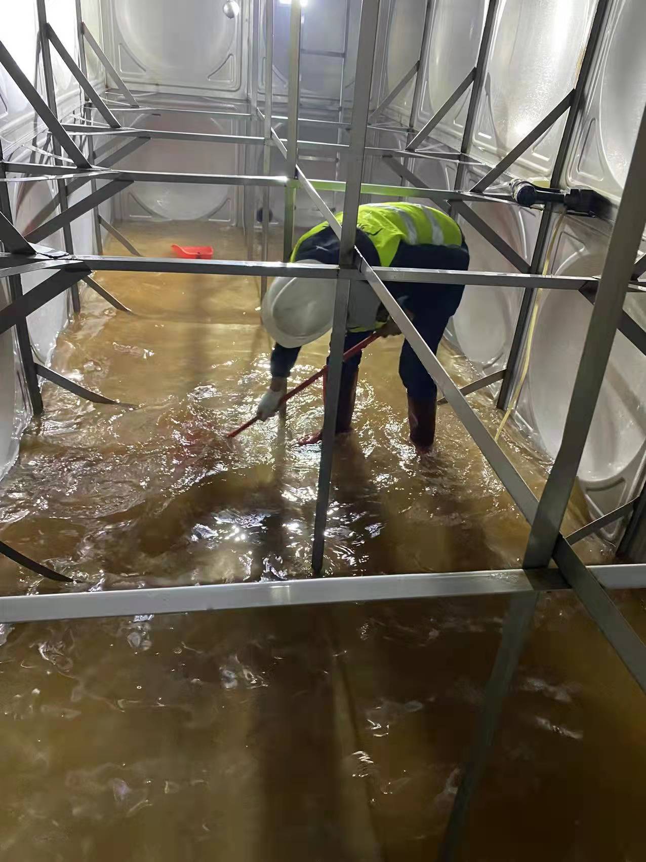 广州市越秀区君秀公馆生活饮用水池清洗