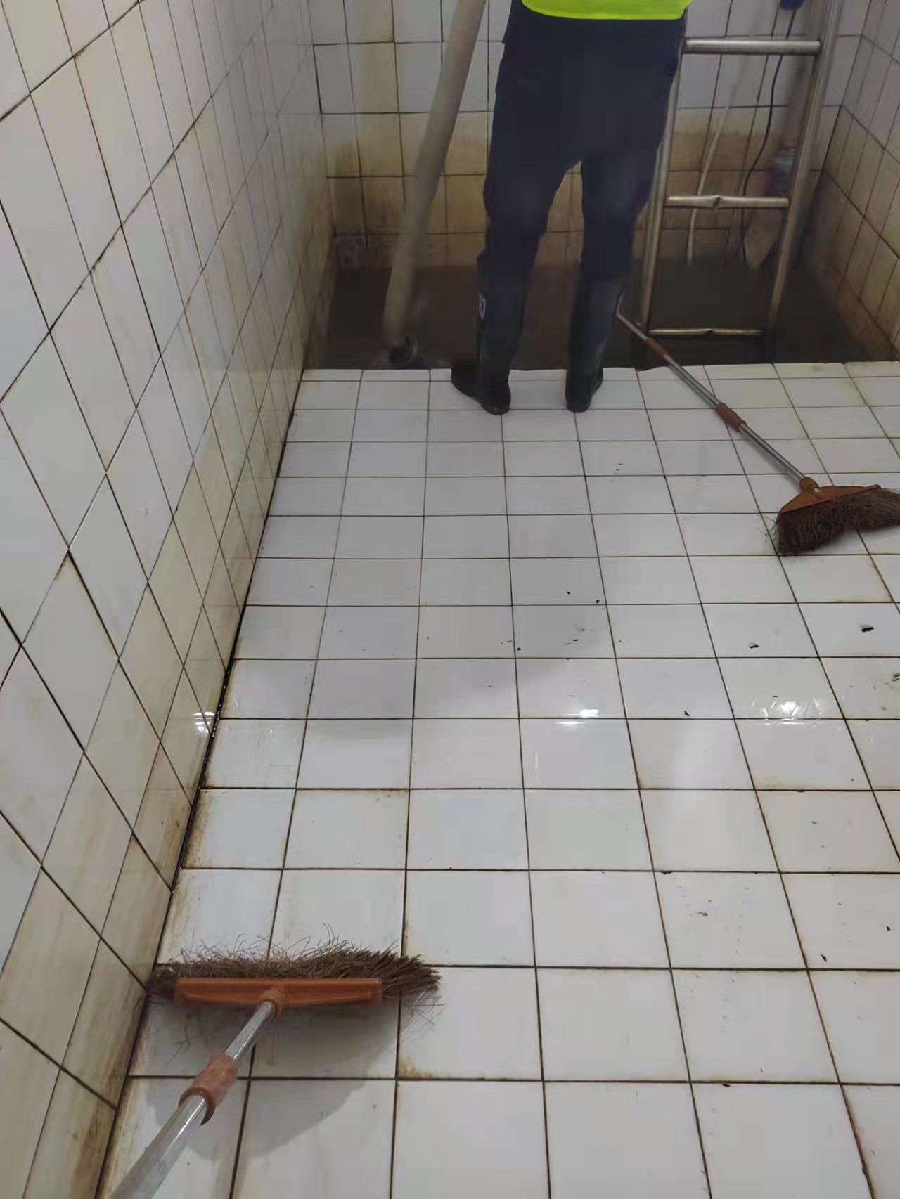佛山高明智信华府小区饮用水池清洗