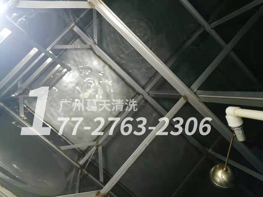 葛天会安排专人对二次供水水箱进行取样
